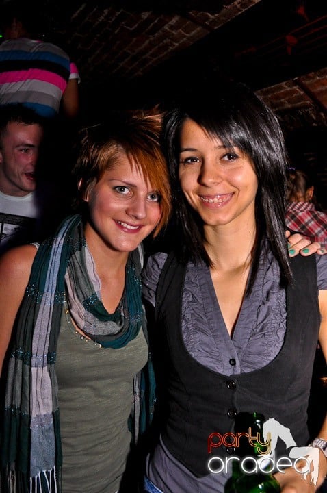 Distracţie în Club Escape, 