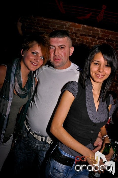 Distracţie în Club Escape, 