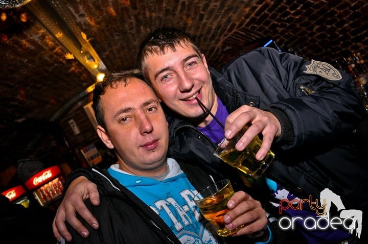 Distracţie în Club Escape, 