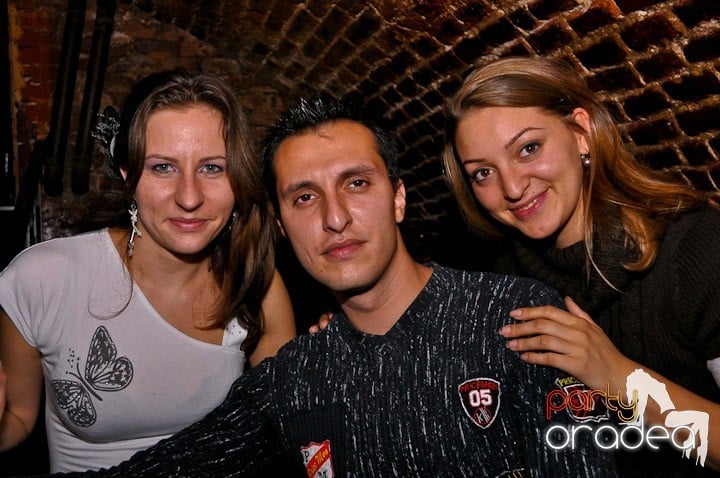 Distracţie în Club Escape, 