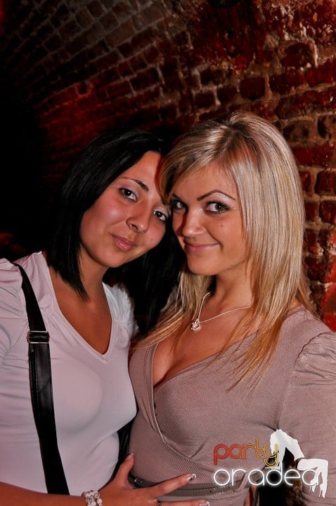 Distracţie în Club Escape, 