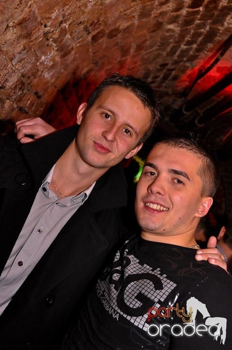 Distracţie în Club Escape, 