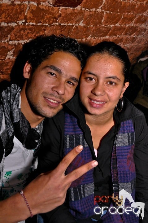 Distracţie în Club Escape, 