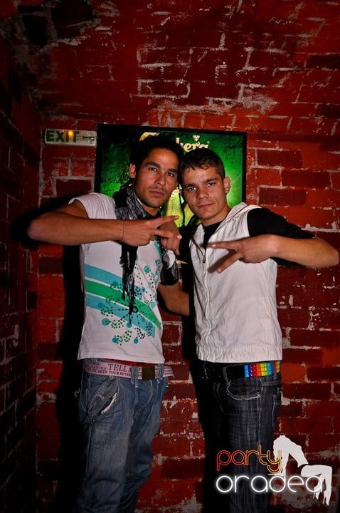 Distracţie în Club Escape, 