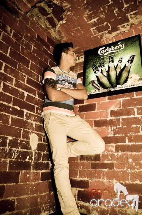 Distracţie în Club Escape, 