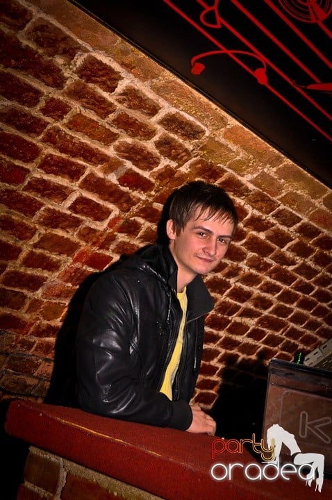 Distracţie în Club Escape, 