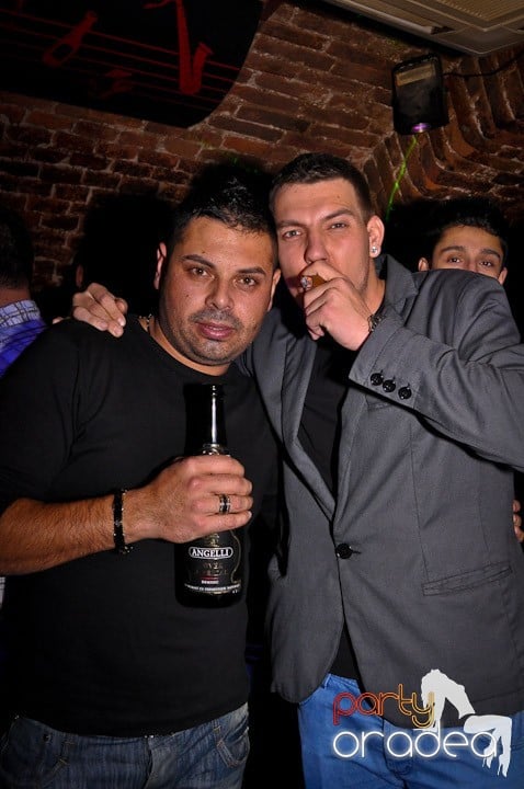 Distracţie în Club Escape, 