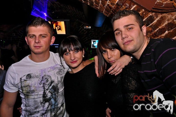 Distracţie în Club Escape, 