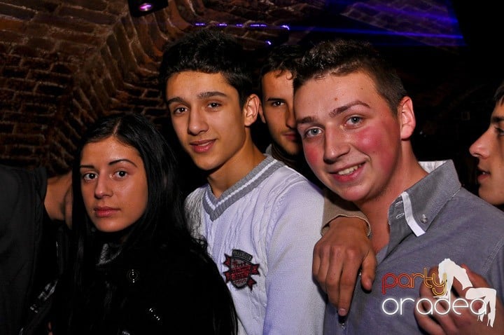 Distracţie în Club Escape, 