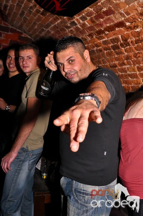 Distracţie în Club Escape, 