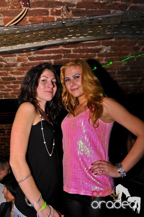 Distracţie în Club Escape, 