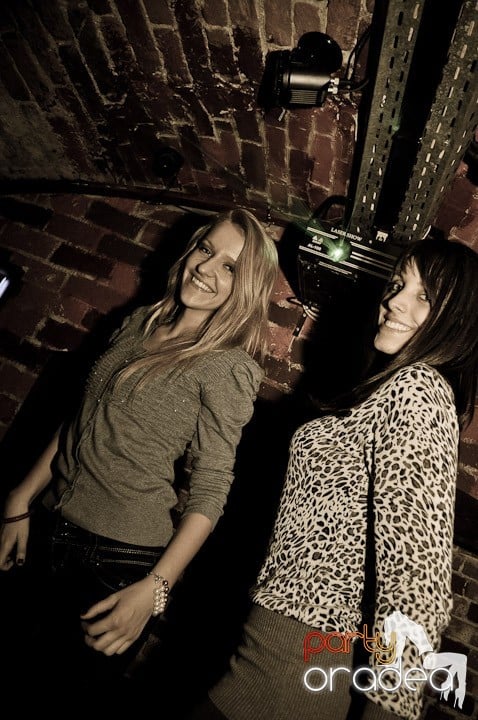 Distracţie în Club Escape, 