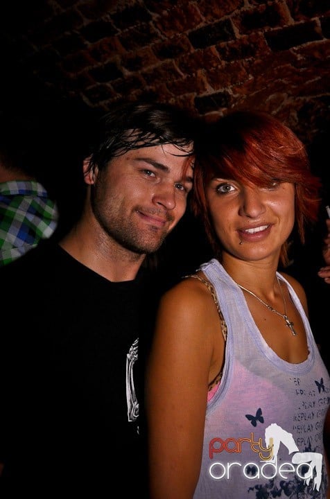 Distracţie în Club Escape, 