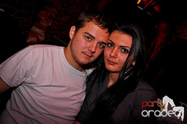 Distracţie în Club Escape, 