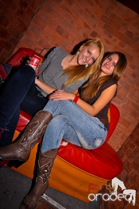 Distracţie în Club Escape, 