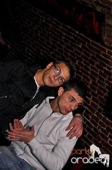 Distracţie în Club Escape, 