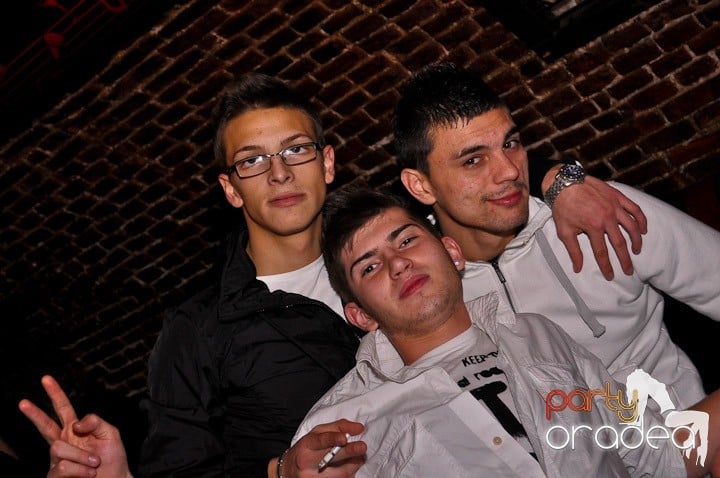 Distracţie în Club Escape, 