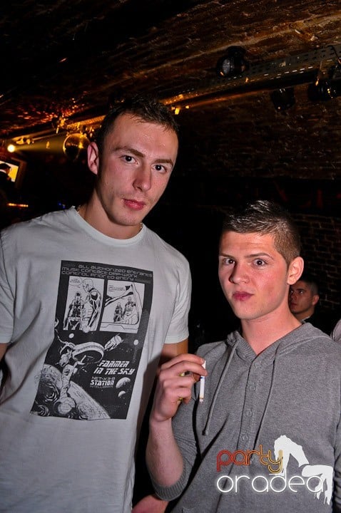 Distracţie în Club Escape, 