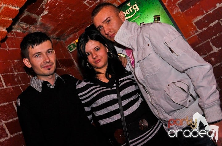 Distracţie în Club Escape, 