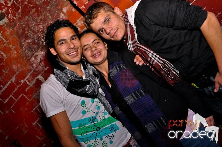 Distracţie în Club Escape, 