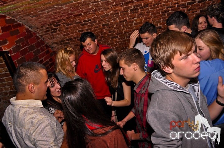 Distracţie în Club Escape, 