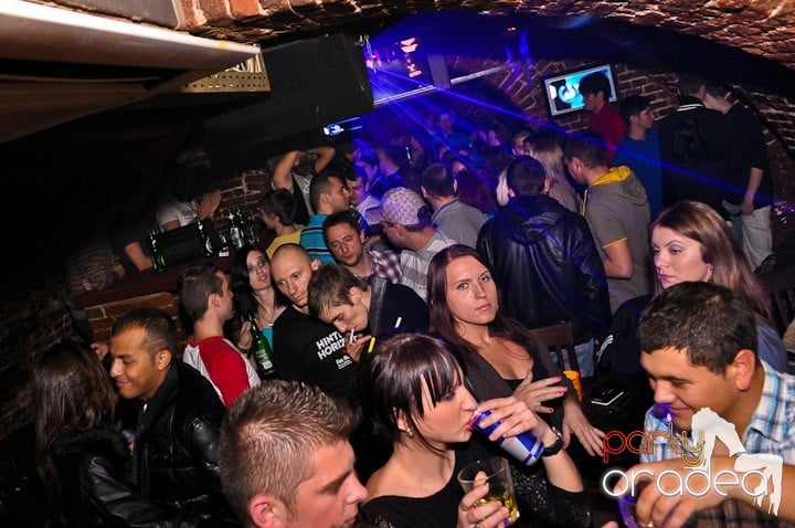 Distracţie în Club Escape, 