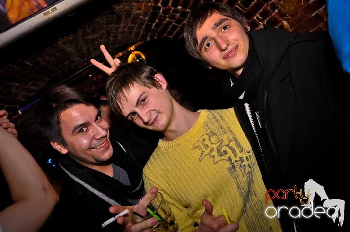 Distracţie în Club Escape, 