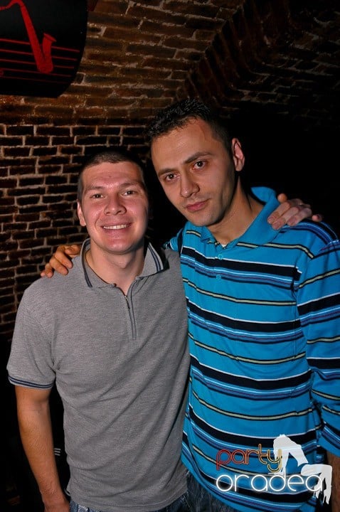 Distracţie în Club Escape, 