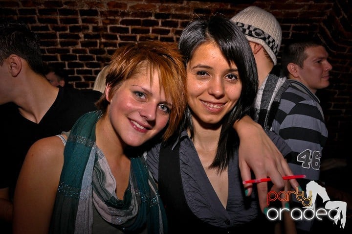 Distracţie în Club Escape, 