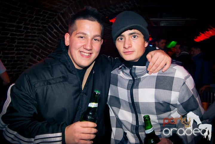 Distracţie în Club Escape, 