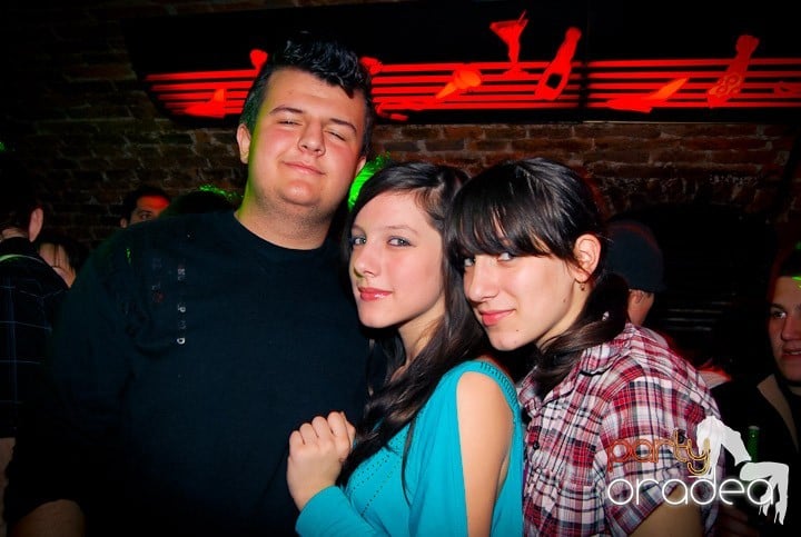 Distracţie în Club Escape, 