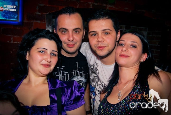 Distracţie în Club Escape, 