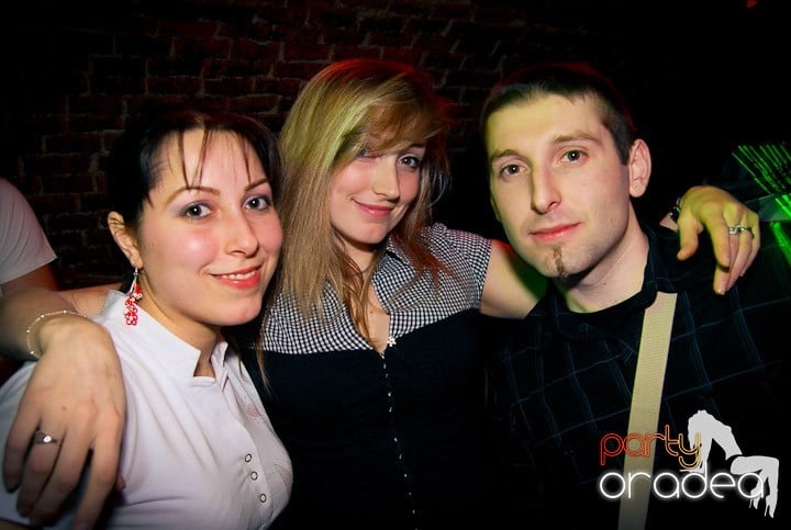 Distracţie în Club Escape, 