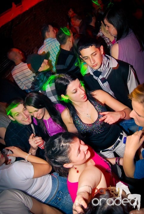 Distracţie în Club Escape, 