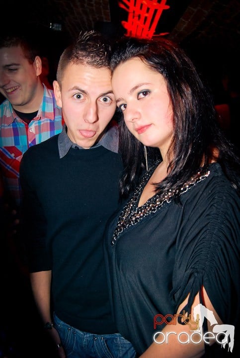 Distracţie în Club Escape, 