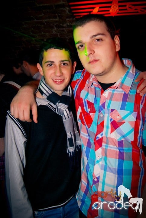 Distracţie în Club Escape, 