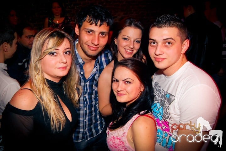 Distracţie în Club Escape, 