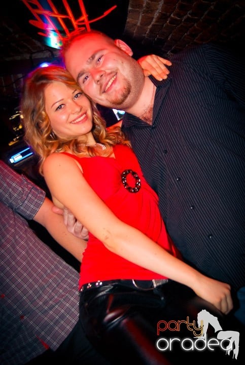 Distracţie în Club Escape, 