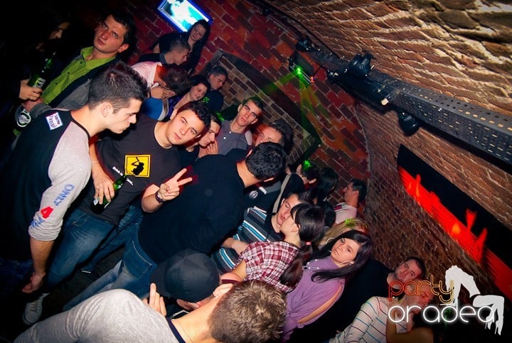 Distracţie în Club Escape, 