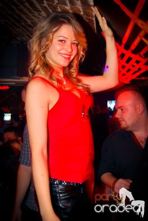 Distracţie în Club Escape, 