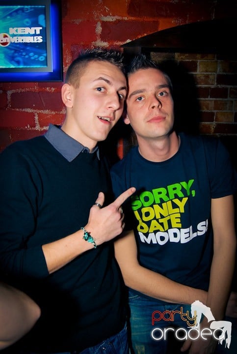 Distracţie în Club Escape, 