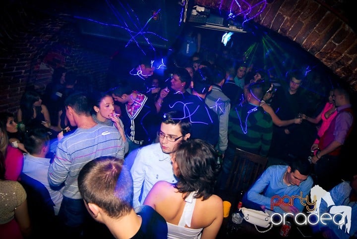 Distracţie în Club Escape, 