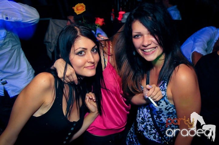 Distracţie în Club Escape, 