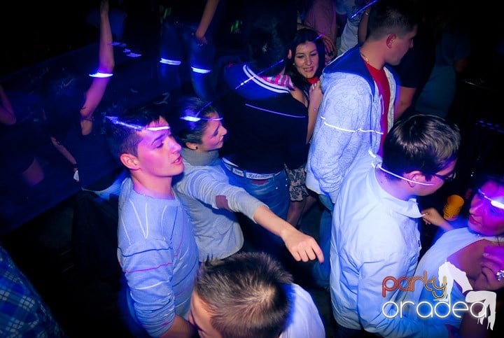 Distracţie în Club Escape, 