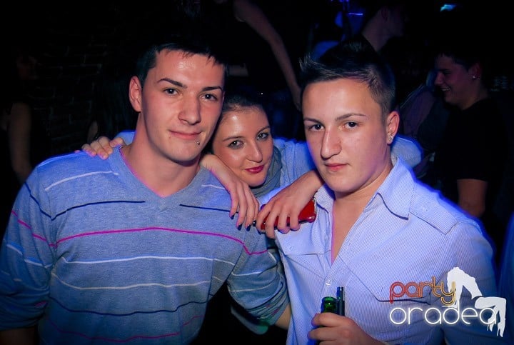 Distracţie în Club Escape, 