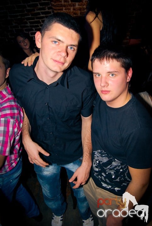 Distracţie în Club Escape, 