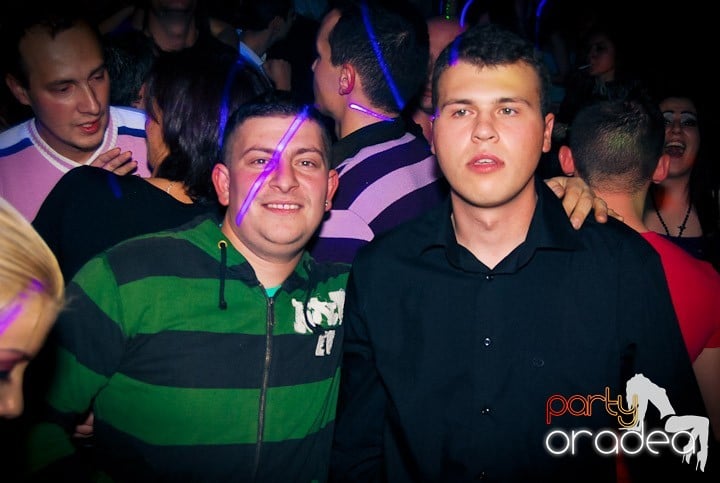 Distracţie în Club Escape, 