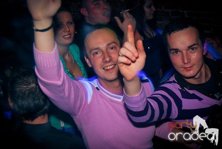 Distracţie în Club Escape, 