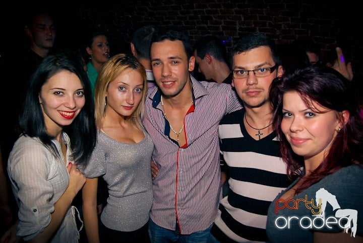 Distracţie în Club Escape, 