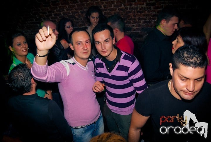 Distracţie în Club Escape, 